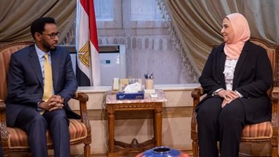 نيفين القباج تبحث مع وزير الشئون الاجتماعية الصومالي التعاون في مجالات الحماية الاجتماعية