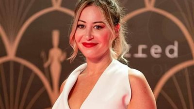 منة شلبي وسهر الصايغ بـ«الأبيض» الملائكي في مهرجان القاهرة للدراما