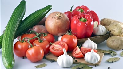 أسعار الخضروات اليوم الجمعة.. ارتفاع الكوسة والخيار البلدي والصوب وقفزة للزيتون بأنواعه