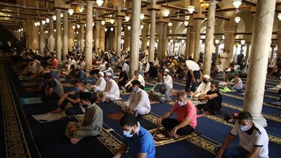 أخطاء بالجملة يقع فيها المصلون يوم الجمعة.. تعرفي عليها