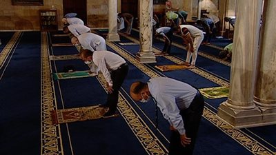 ثوابها كبير.. هذا فضل إخراج الصدقة في يوم الجمعة