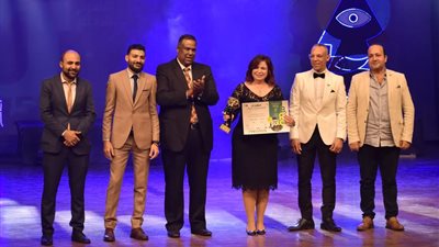 صور|مهرجان الإسكندرية المسرحي الدولي يكرم الفنانة إلهام شاهين