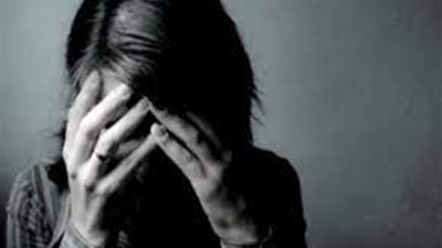 أرملة ثرية تحول حياة زوجة إلى عذاب وتنهي أحلامها