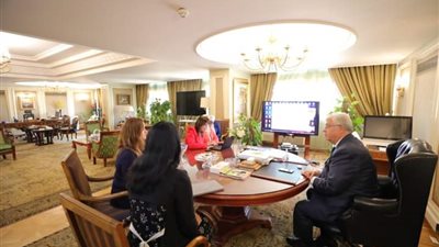 وزير التعليم العالي يلتقي مُمثلي شركة «كوكاكولا هيلينيك» العالمية