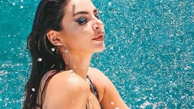 نشرة أهل الفن| جوهرة في حمام السباحة.. وصلاة نادية الجندي ووصلة رقص لفيفي عبده