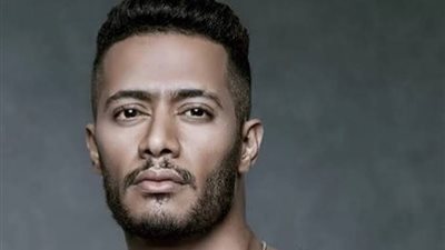 الجماهير تحاصر محمد رمضان في شبرا.. والأمن يتدخل (فيديو)