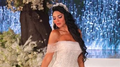 الإعلامية سالي عبدالسلام في حفل زفافها: