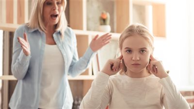 خلي بالك.. 5 عقوبات تنتظر البنت العاقة لوالديها