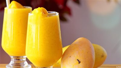 طريقة عمل عصير المانجو بالأيس كريم بخطوات بسيطة