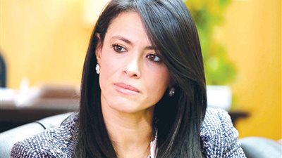 رانيا المشاط تطير إلى سنغافورة من أجل «COP27 شرم الشيخ»