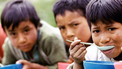 هل صحيح الطفل يولد برزقه؟.. الإفتاء توضح