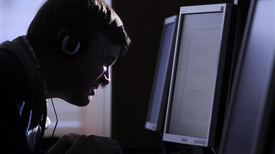 الإفتاء والأزهر يوضحان جزاء وعقوبة مشاهدة الأفلام الإباحية