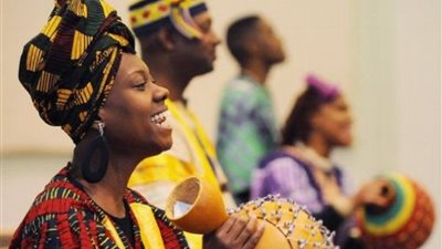 «مسيرات وزفة».. احتفالات المولد النبوي في أفريقيا شكل تاني