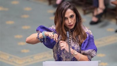  داريا صفاعي.. البرلمانية التي قصت شعرها من أجل مهسا أميني..فيديو 