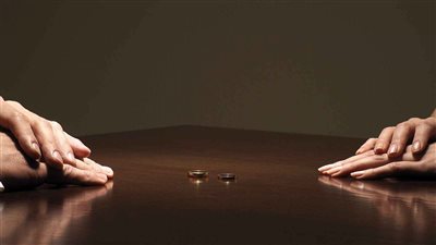 طالب زوجته بزيادة 200 جنيه لمصروفه فأقامت دعوى خلع