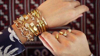 هل شراء الذهب بهدف الادخار يوجب الزكاة؟.. دار الإفتاء تُجيب