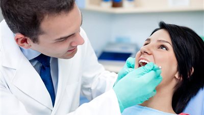 استشاري يقدم نصيحة ذهبية للتعامل مع ألم الأسنان