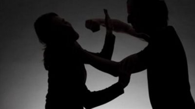 شاب يتسبب في جرح قطعي لخطيبته بـ«موس» في مركز تجميل