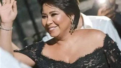 عملية جراحية تُجبر شيرين عبد الوهاب على السفر خارج مصر.. ما القصة؟