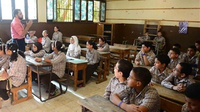 المديريات التعليمية.. تعلن عن شروط التعاقد بالحصة لسد عجز المُعلمين