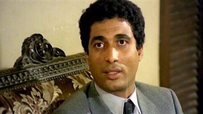 شقيقة أحمد زكي تهاجم مؤلف كتابه: أهان والدتي وتجاوز في حقنا