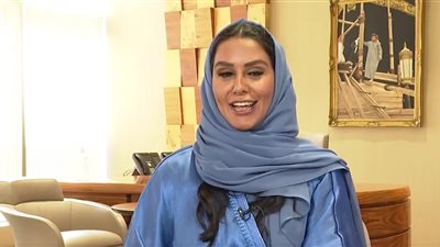 «وسط 44 نوعًا لأسماك القرش».. مريم بن لادن أول امرأة تسبح من السعودية إلى مصر