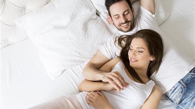 بخطوات بسيطة.. كيف تجعلين زوجك عاشقًا لك؟