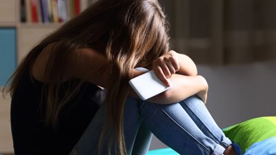 %36 من الفتيات تصبن باكتئاب المراهقة.. استشاري ينصح الأمهات