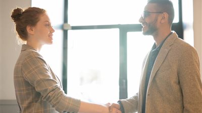 أهمها فترة التعارف.. 4 مراحل لاختيار شريك حياتك