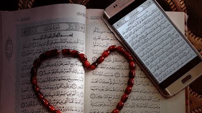 هل يجوز قراءة القرآن من الهاتف بدون وضوء؟.. دار الإفتاء تُجيب