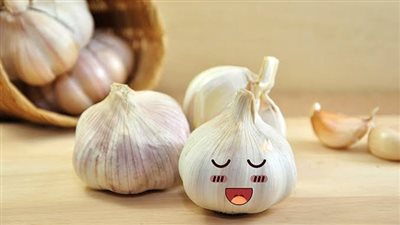 منها العسل والثوم.. أطعمة تخفف من آلام تحت الإبط عند النساء 