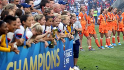 هولندا في مواجهة صعبة أمام بطل العالم للكرة النسائية