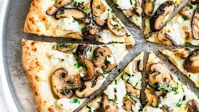 طريقة عمل بيتزا المشروم.. للشيف نورا السادات