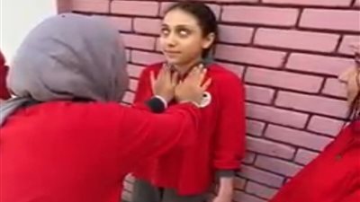 طبيب يحذر من لعبة كارثية بين الأطفال في المدارس تسبب الوفاة