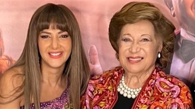 دنيا سمير غانم تستعيد ذكريات طفولتها بصورة مع 