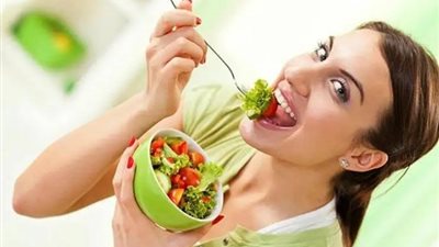 بينها شرب المياه.. طرق سهلة لتفقدي وزنك ببساطة