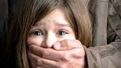 بحيلة غريبة.. خطف طفلة من والدتها في الإسماعيلية