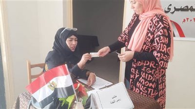 صور| إقبال كثيف من الفتيات على نموذج محاكاة انتخابات مجلس الشيوخ بجنوب سيناء