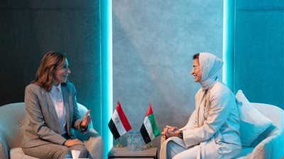 وزيرة الثقافة ونظيرتها الإماراتية تتفقدان متحف اللوفر بأبوظبي.. صور
