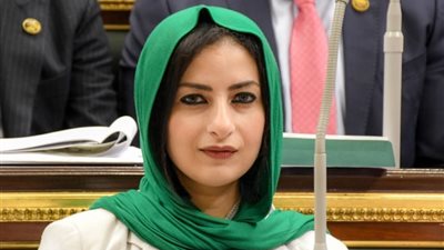 آيات الحداد تُطالب بحل مشكلات طبيبات التكليف وأجرة سيارات الإسعاف