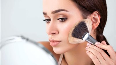 هل يجوز استخدام فرشاة مستحضرات التجميل المصنوعة من شعر الحيوانات؟.. دار الإفتاء تُجيب