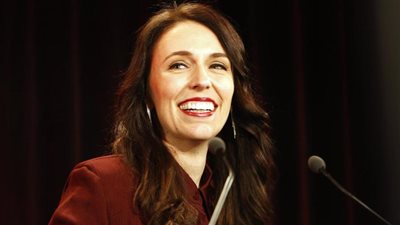 عطلة غرامية تحمي جاسيندا أرديرن من طعنة سكين