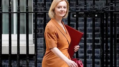 مفاجآت صادمة بعد اختراق هاتف ليز تراس