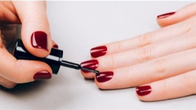 الإفتاء عن حكم الصلاة بطلاء الأظافر.. جائزة في حالة واحدة