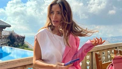 صور| إطلالات عصرية للمرأة الخمسينية من وحي جيهان علامة.. شاهدي