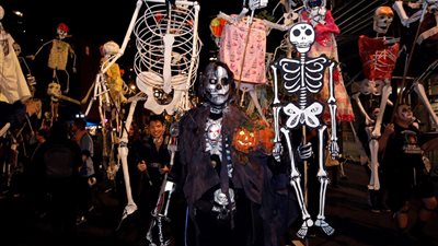 قوى خارقة وساحرات وعبدة شيطان.. طقوس غريبة تجسد معالم الاحتفالات بعيد الهالوين