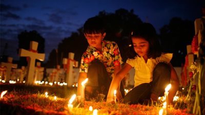 بالشموع والحلويات.. لماذا تشتهر الفلبين بأغرب هالوين في العالم؟