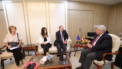 وزير التعليم العالي يبحث مع سفير الاتحاد الأوروبي بالقاهرة تعزيز التعاون المشترك