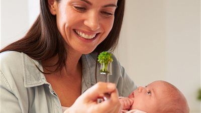 للأم المرضعة.. 5 نصائح عليك اتباعها للتمتع بأفضل نظام غذائي