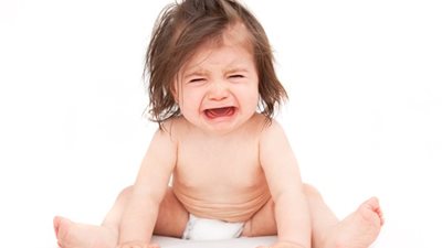 5 علامات تساعدك على اكتشاف سر بكاء طفلك الرضيع